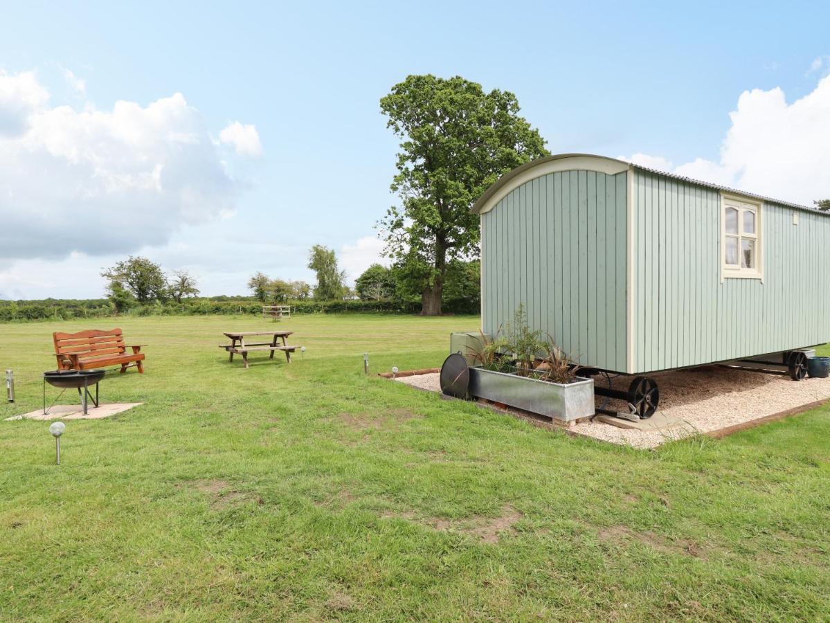 Honeybee Lodge Woodhall Spa Exterior photo