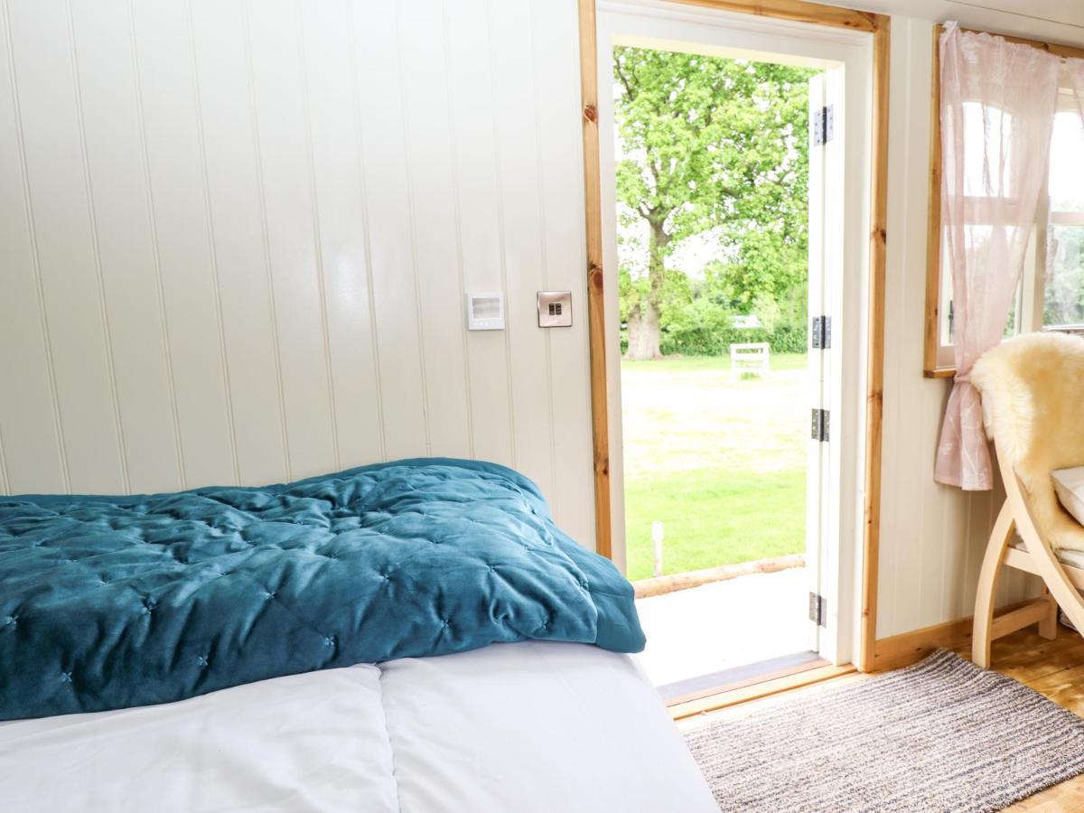 Honeybee Lodge Woodhall Spa Exterior photo