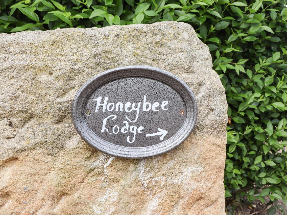 Honeybee Lodge Woodhall Spa Exterior photo