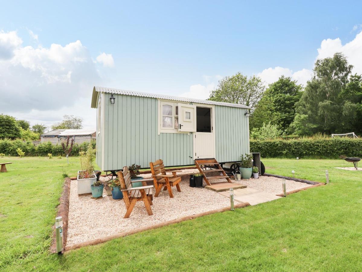 Honeybee Lodge Woodhall Spa Exterior photo