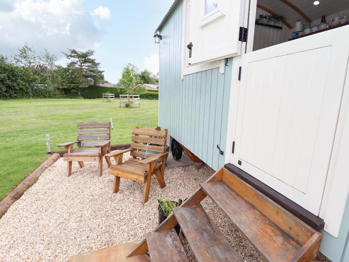 Honeybee Lodge Woodhall Spa Exterior photo