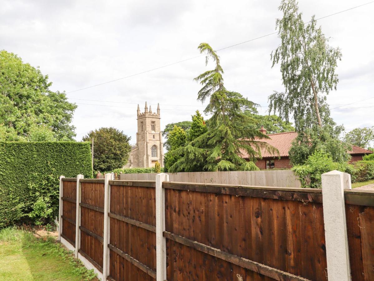 Honeybee Lodge Woodhall Spa Exterior photo