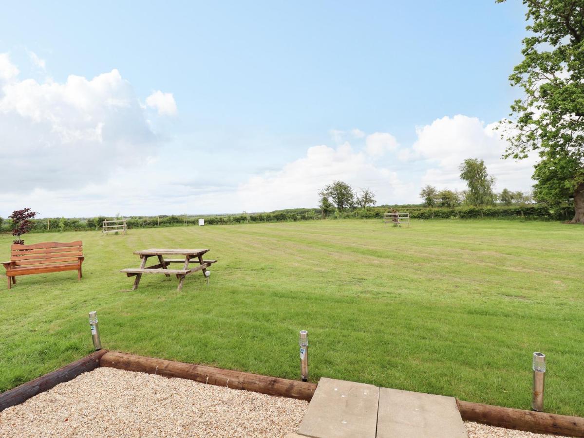 Honeybee Lodge Woodhall Spa Exterior photo